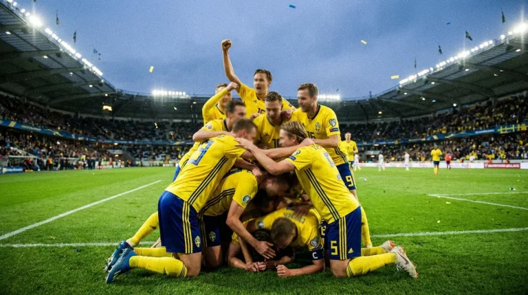 Svenska landslaget firar kvalificeringen till VM 2026 efter segern mot Polen